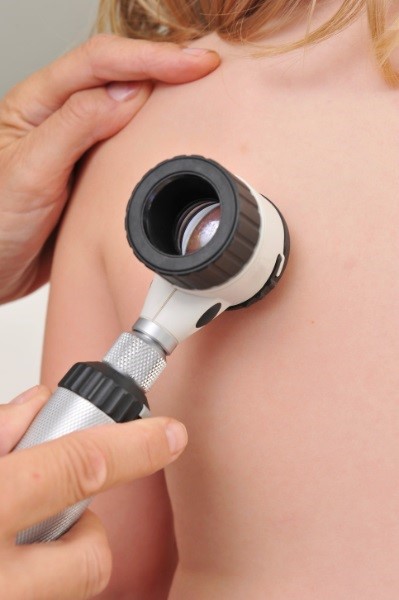 patient getting a screening at a Wollongong skin cancer clinic